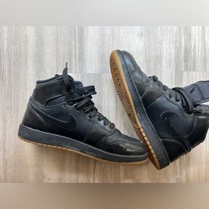 AUTHENTIC AIR JORDAN 1 RETRO HIGH OG BLACK/GUM - SIZE 7Y / WOMENS 8.5